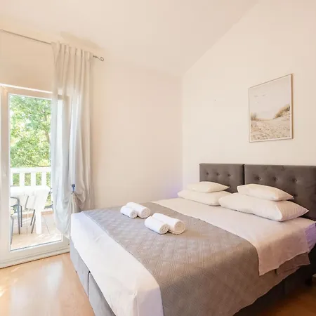 House Runjic W Pool Large Garden And Playground 別荘 *