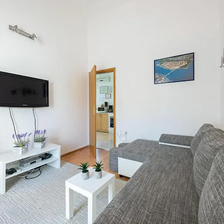 House Runjic W Pool Large Garden And Playground Prgomet