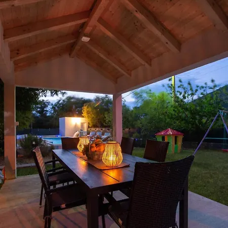 House Runjic W Pool Large Garden And Playground * Prgomet